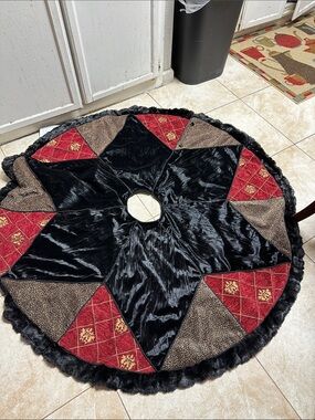 Villa Bacci Elegant Christmas Tree Skirt Faux Fur Trimmed Leopard Print Brocade